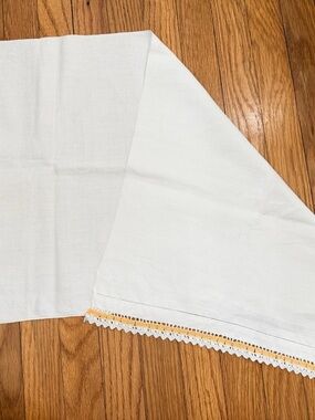 Vintage White Runner with Yellow Trim